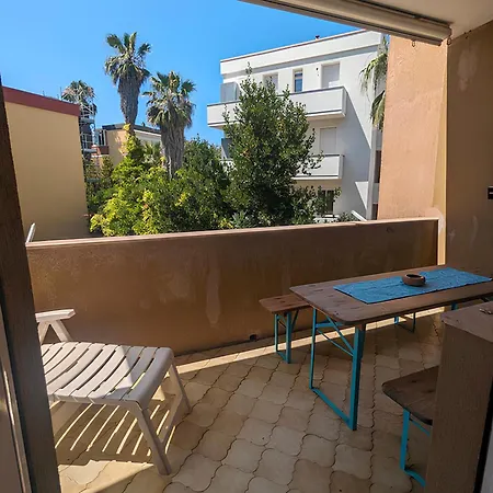 B12 Apartment