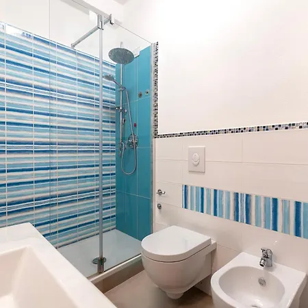 B12 Apartment *
